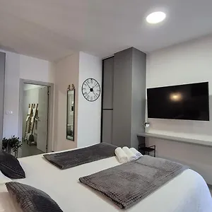  Apartment Cave With Free Parking